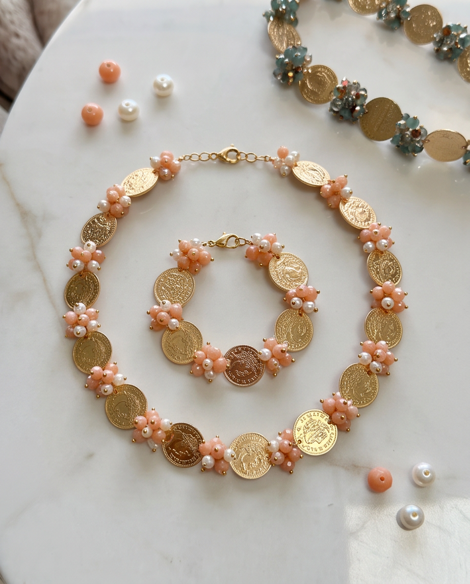 Collier Johr nude